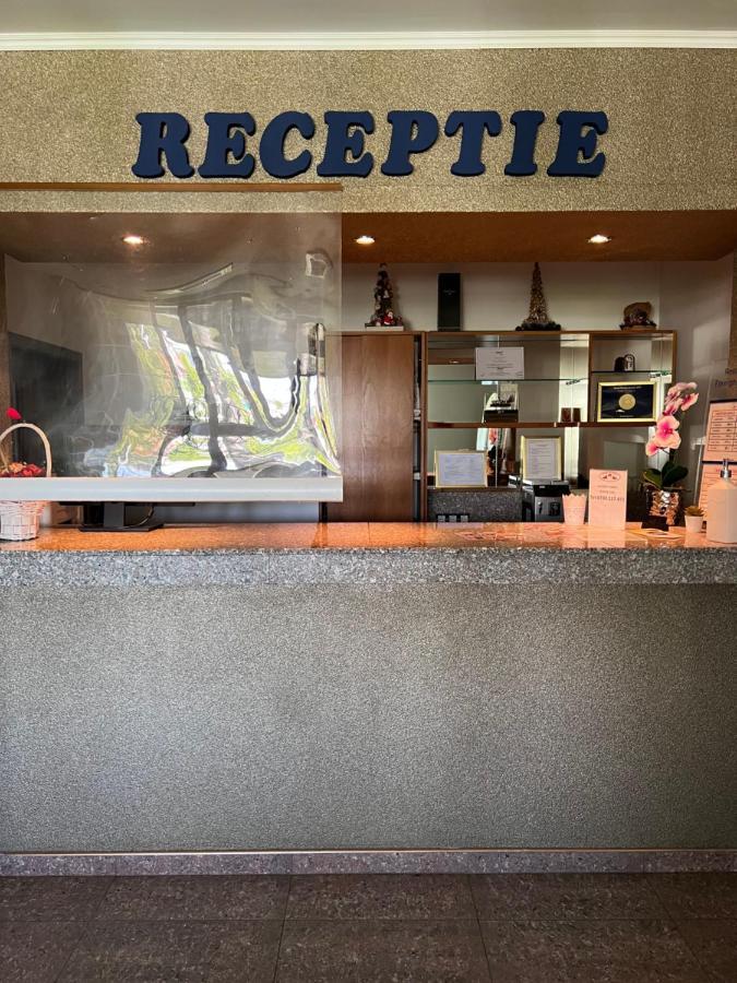 Hotel Doi Taurasi Afumaţi Exterior foto