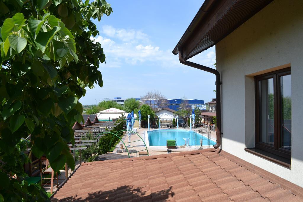 Hotel Doi Taurasi Afumaţi Exterior foto