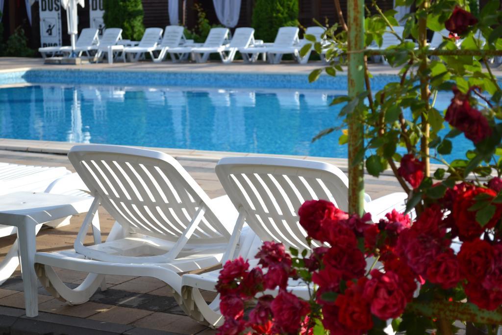 Hotel Doi Taurasi Afumaţi Exterior foto